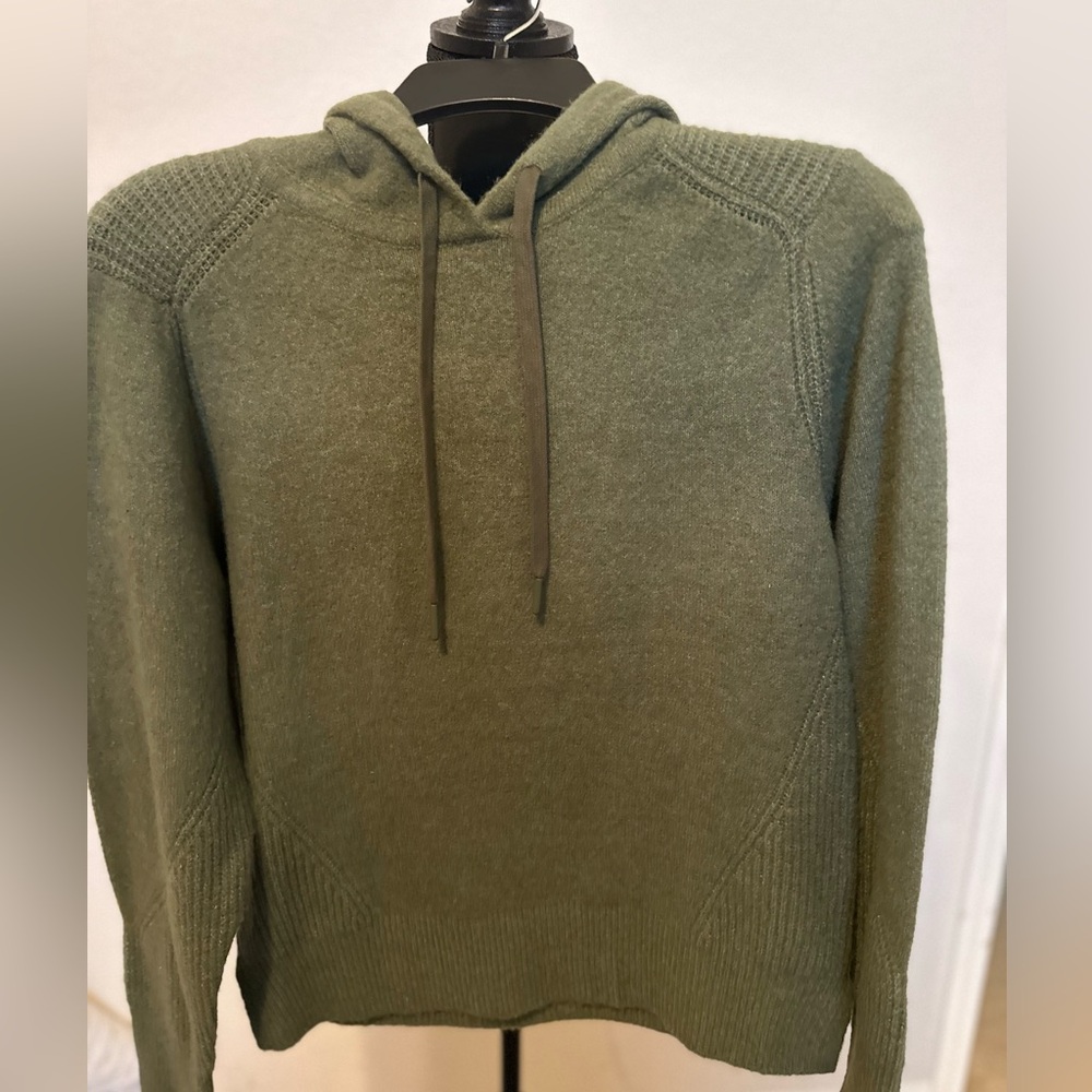 Witty Fox Women's Textured Hoodie Sweater. Green. Size Small. NWOT‎